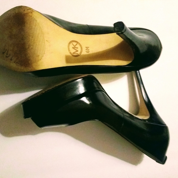Michael Kors Black Stiletto Heels Sz 6M - Picture 5 of 13